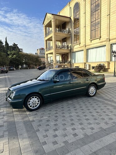 Mercedes E 270 2000, 310,500 km - 2.7 л - Sumqayıt