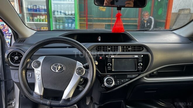 Toyota Prius C 2015, 182,000 km - 1.5 l - Bakı