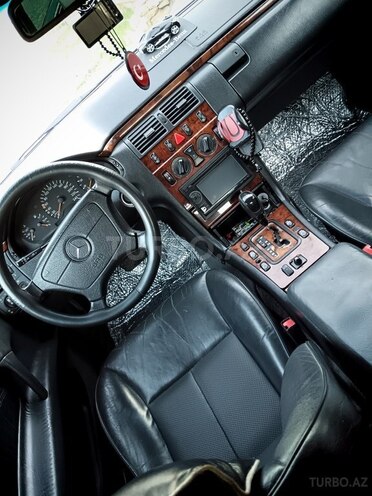 Mercedes E 240 1999, 390,000 km - 2.4 л - Siyəzən