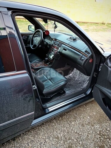 Mercedes E 240 1999, 390,000 km - 2.4 л - Siyəzən