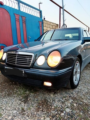 Mercedes E 240 1999, 390,000 km - 2.4 л - Siyəzən