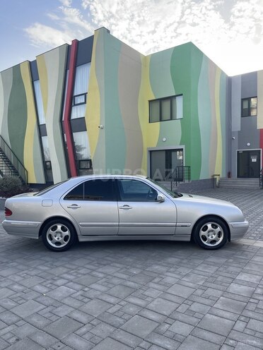 Mercedes E 220 1999, 269,900 km - 2.2 l - Bakı