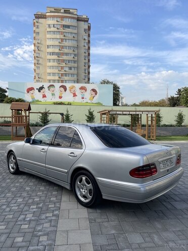 Mercedes E 220 1999, 269,900 km - 2.2 l - Bakı