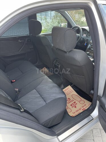 Mercedes E 220 1999, 269,900 km - 2.2 l - Bakı