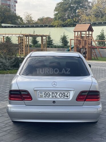 Mercedes E 220 1999, 269,900 km - 2.2 l - Bakı