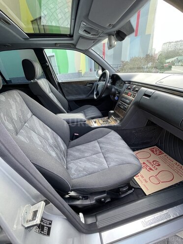 Mercedes E 220 1999, 269,900 km - 2.2 l - Bakı