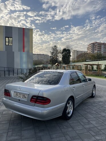 Mercedes E 220 1999, 269,900 km - 2.2 l - Bakı