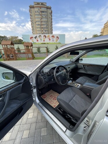Mercedes E 220 1999, 269,900 km - 2.2 l - Bakı