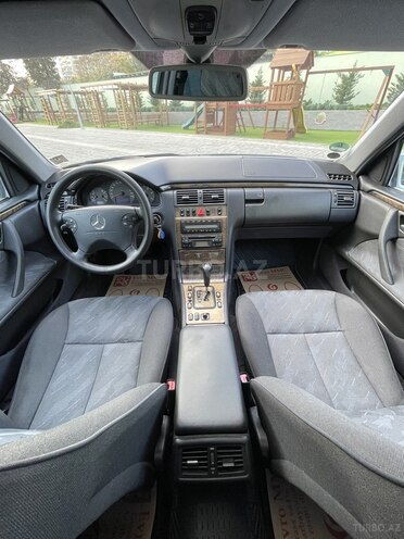 Mercedes E 220 1999, 269,900 km - 2.2 l - Bakı