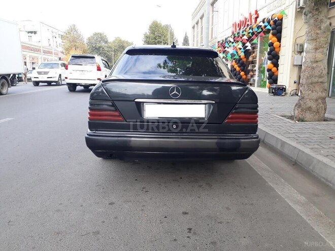 Mercedes E 250 1993, 251,206 km - 2.5 l - Bərdə