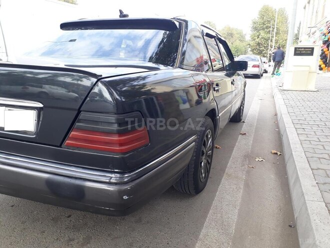 Mercedes E 250 1993, 251,206 km - 2.5 l - Bərdə