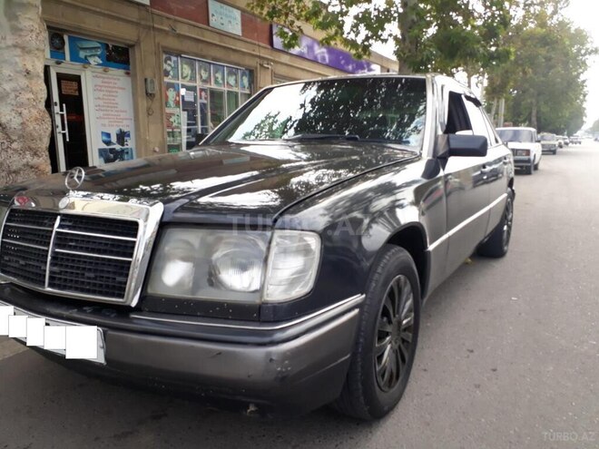 Mercedes E 250 1993, 251,206 km - 2.5 l - Bərdə