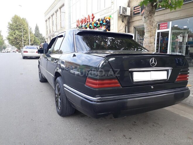 Mercedes E 250 1993, 251,206 km - 2.5 l - Bərdə
