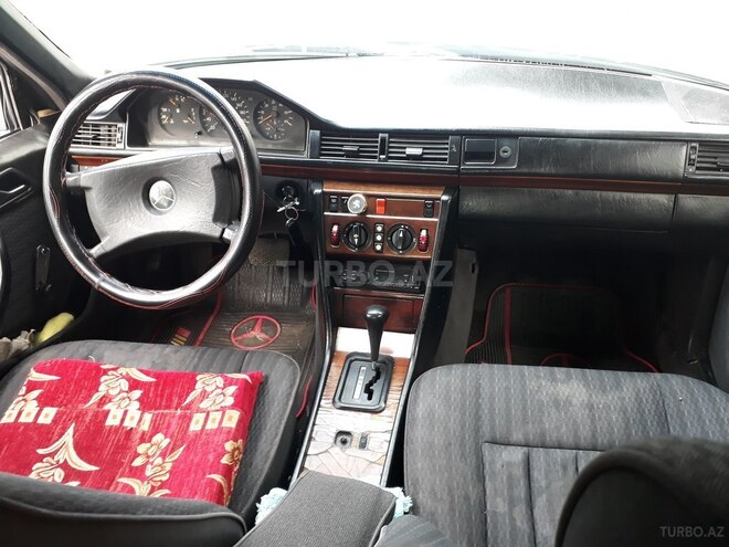 Mercedes E 250 1993, 251,206 km - 2.5 l - Bərdə