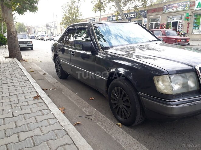 Mercedes E 250 1993, 251,206 km - 2.5 l - Bərdə