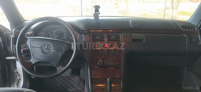 Mercedes E 220 1997, 990,000 km - 2.2 l - Sabirabad