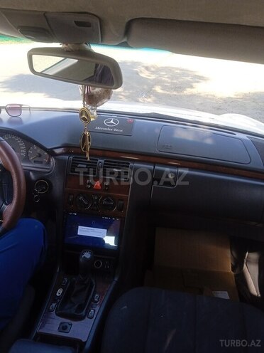 Mercedes E 220 2001, 743,425 km - 2.2 l - Biləsuvar