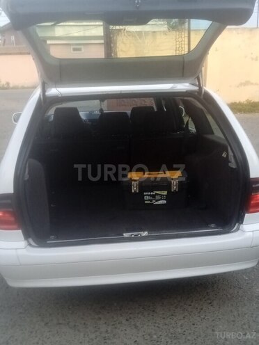 Mercedes E 220 2001, 743,425 km - 2.2 l - Biləsuvar