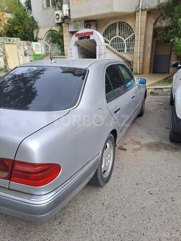 Mercedes E 220 1998, 368,000 km - 2.2 l - Bakı