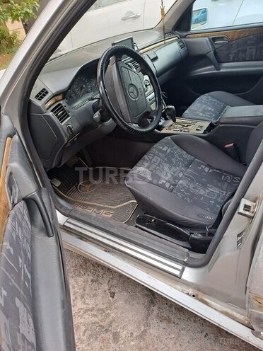 Mercedes E 220 1998, 368,000 km - 2.2 l - Bakı