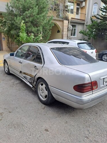 Mercedes E 220 1998, 368,000 km - 2.2 l - Bakı