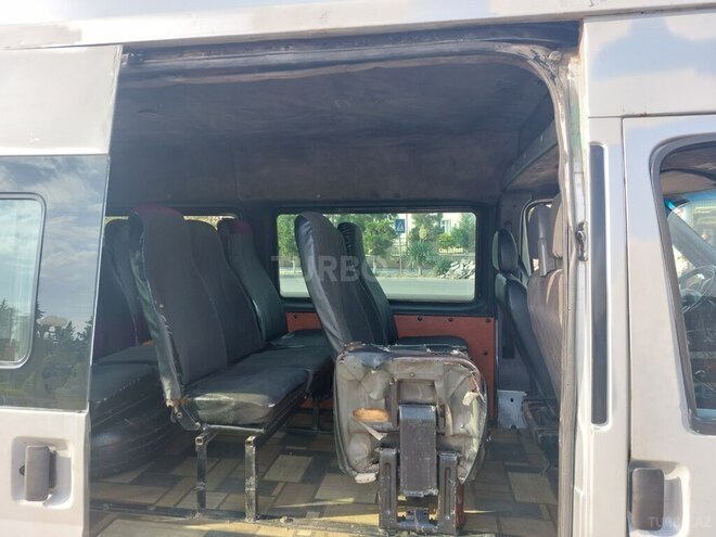 Ford Transit 2001, 963,153 km - 2.4 л - Saatlı