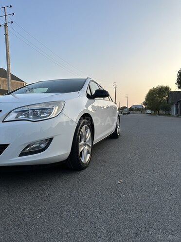 Opel Astra 2011, 240,000 km - 1.3 l - Göyçay