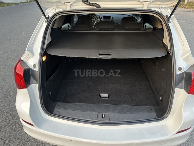 Opel Astra 2011, 240,000 km - 1.3 l - Göyçay