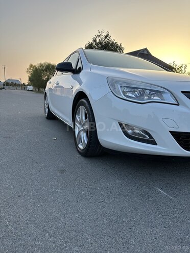 Opel Astra 2011, 240,000 km - 1.3 l - Göyçay