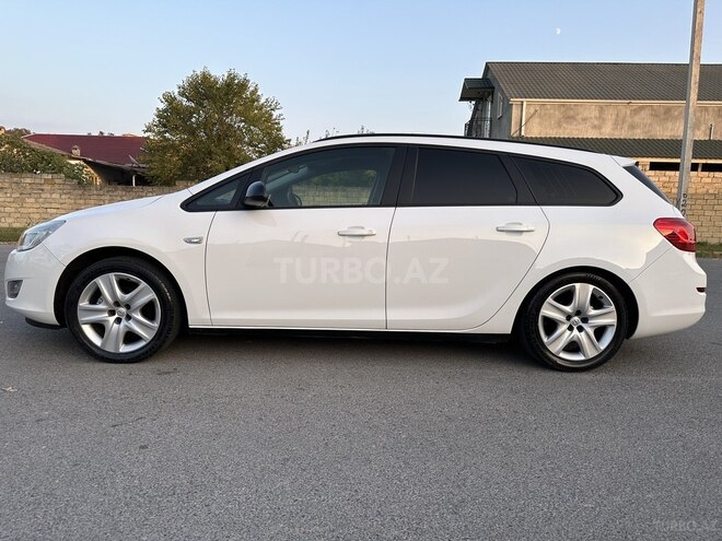 Opel Astra 2011, 240,000 km - 1.3 l - Göyçay