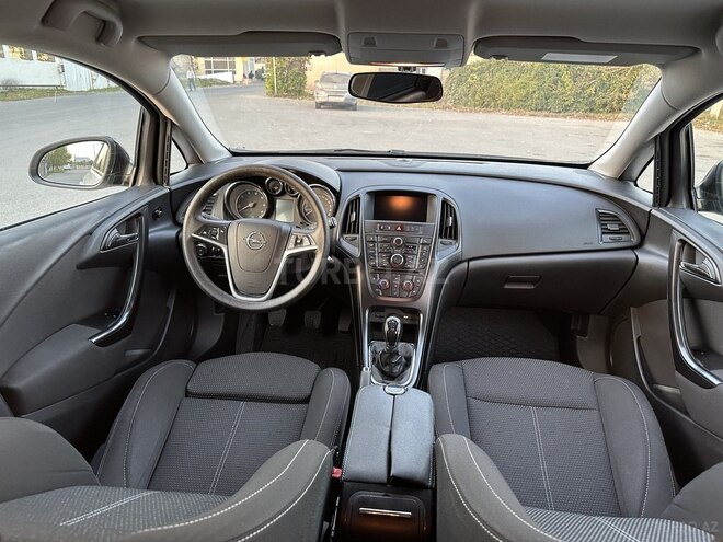 Opel Astra 2011, 240,000 km - 1.3 l - Göyçay