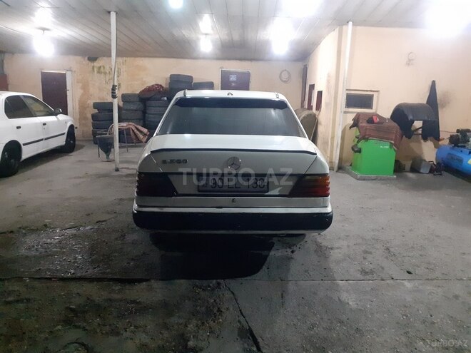 Mercedes E 260 1986, 240,000 km - 2.6 l - Bakı