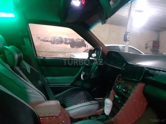 Mercedes E 260 1986, 240,000 km - 2.6 l - Bakı