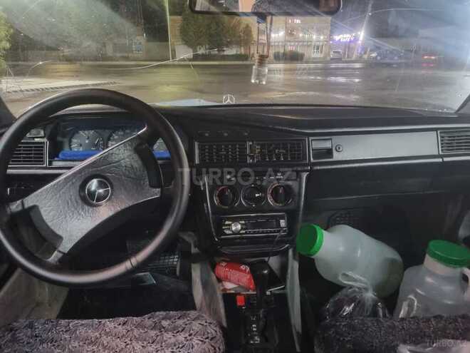 Mercedes 190 1990, 375,000 km - 2.0 l - Yevlax