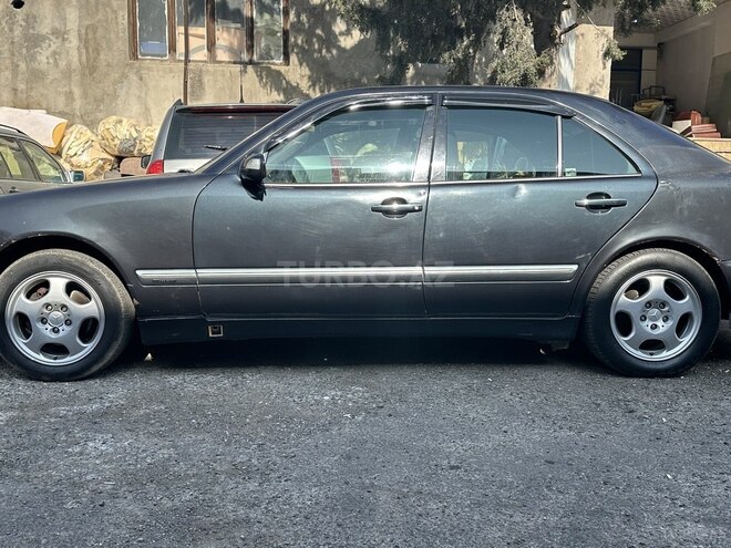 Mercedes E 220 2001, 395,000 km - 2.2 l - Bakı