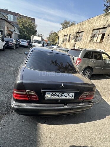 Mercedes E 220 2001, 395,000 km - 2.2 l - Bakı