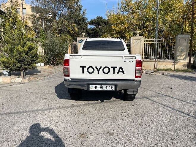 Toyota Hilux 2013, 160,000 km - 2.5 l - Bakı