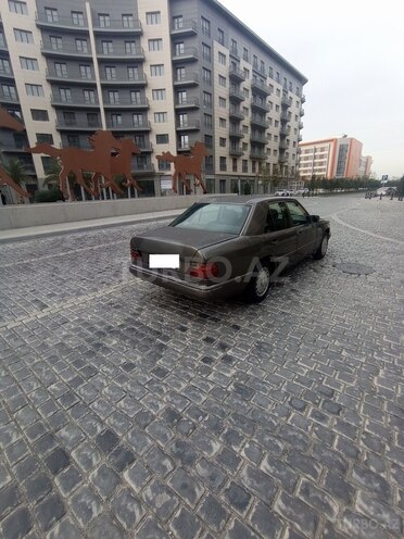 Mercedes E 200 1990, 60,000 km - 2.0 l - Bakı