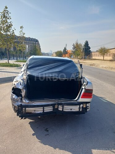 Mercedes E 240 2001, 284,000 km - 2.4 л - Bakı
