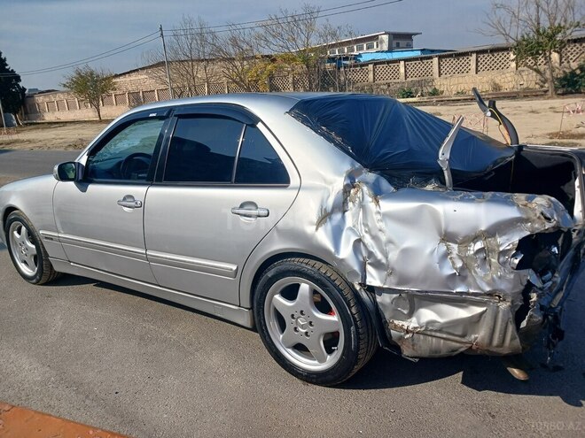 Mercedes E 240 2001, 284,000 km - 2.4 л - Bakı