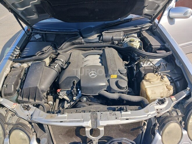 Mercedes E 240 2001, 284,000 km - 2.4 л - Bakı