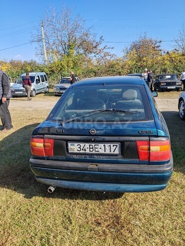 Opel Vectra 1995, 468,000 km - 1.8 л - Qax