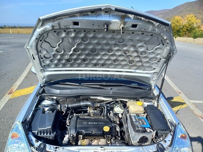 Opel Astra 2009, 222,000 km - 1.4 l - Qax