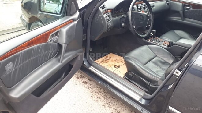 Mercedes E 240 1997, 391,000 km - 2.4 л - Sumqayıt