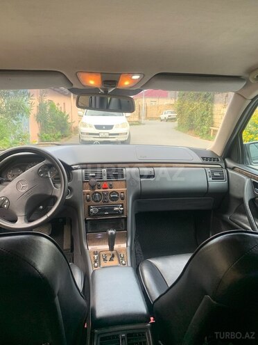 Mercedes E 270 2001, 310,000 km - 2.7 l - Bakı