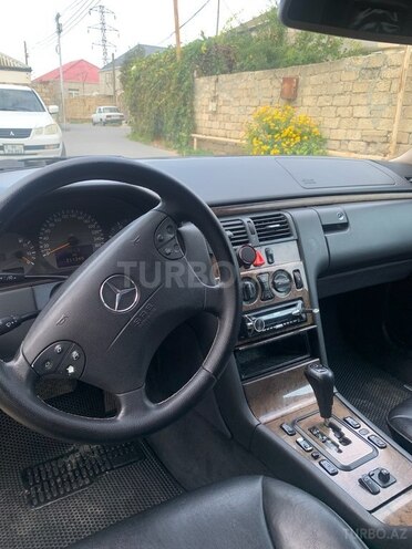 Mercedes E 270 2001, 310,000 km - 2.7 l - Bakı