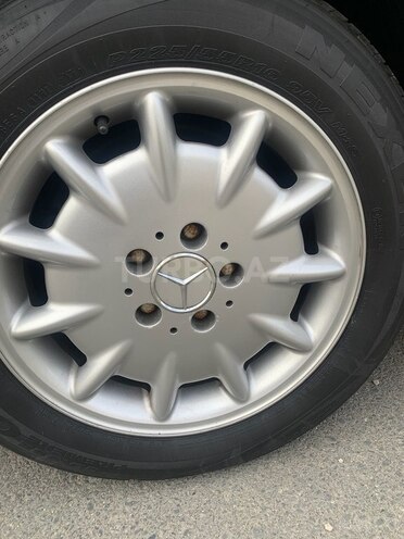Mercedes E 270 2001, 310,000 km - 2.7 l - Bakı