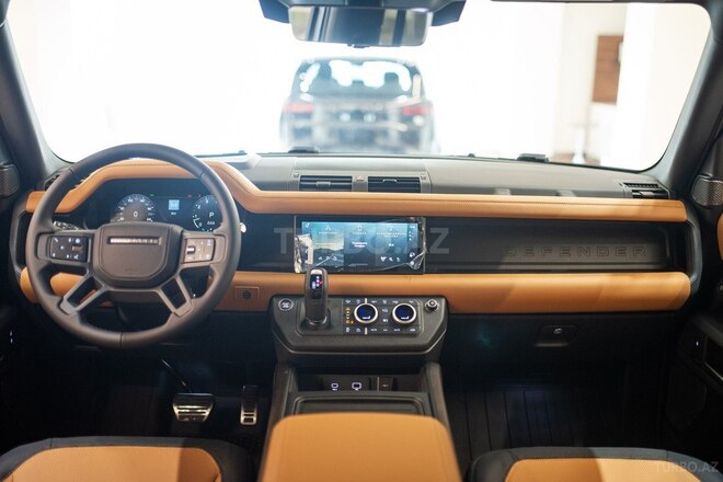Land Rover Defender-7