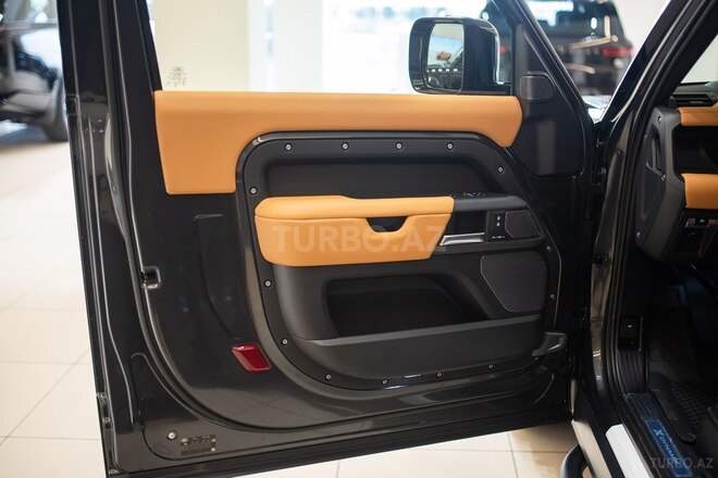 Land Rover Defender-11