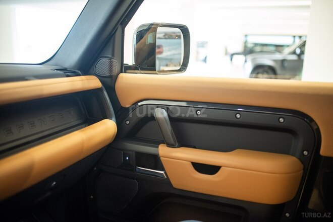 Land Rover Defender-16